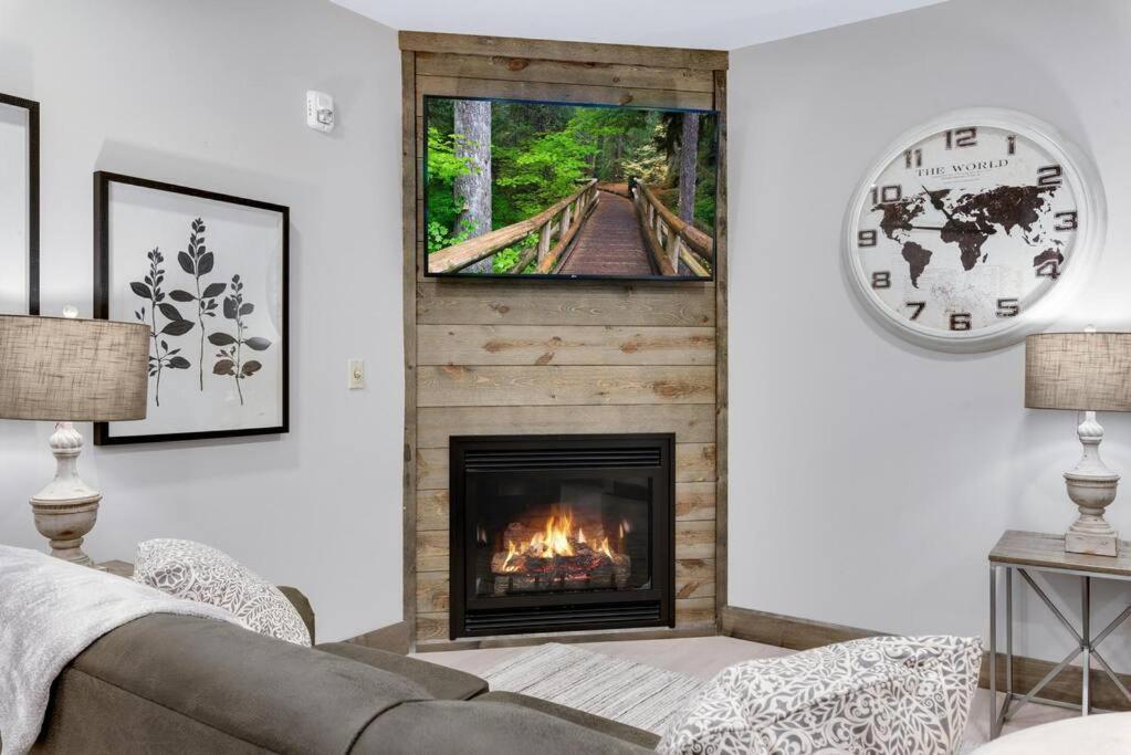 Barnwood Suite - Main Street Lodge In Berlin Bagian luar foto