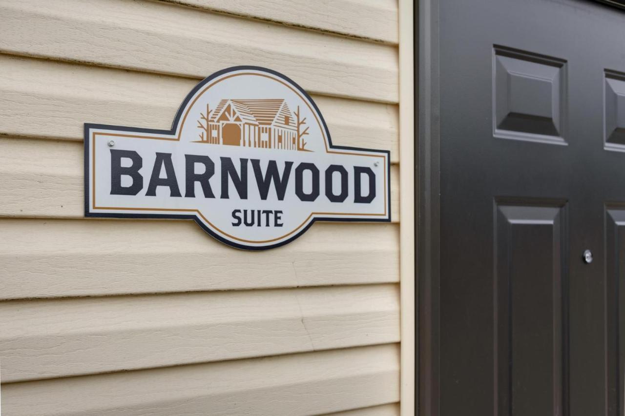 Barnwood Suite - Main Street Lodge In Berlin Bagian luar foto