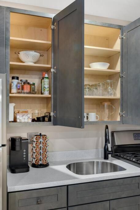 Barnwood Suite - Main Street Lodge In Berlin Bagian luar foto